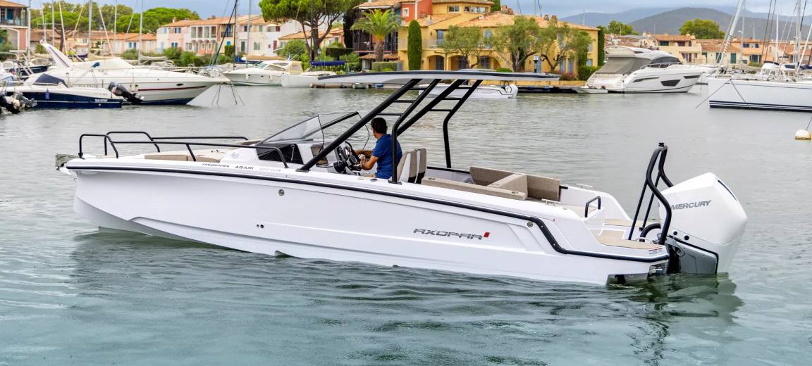 axopar25 with cabin