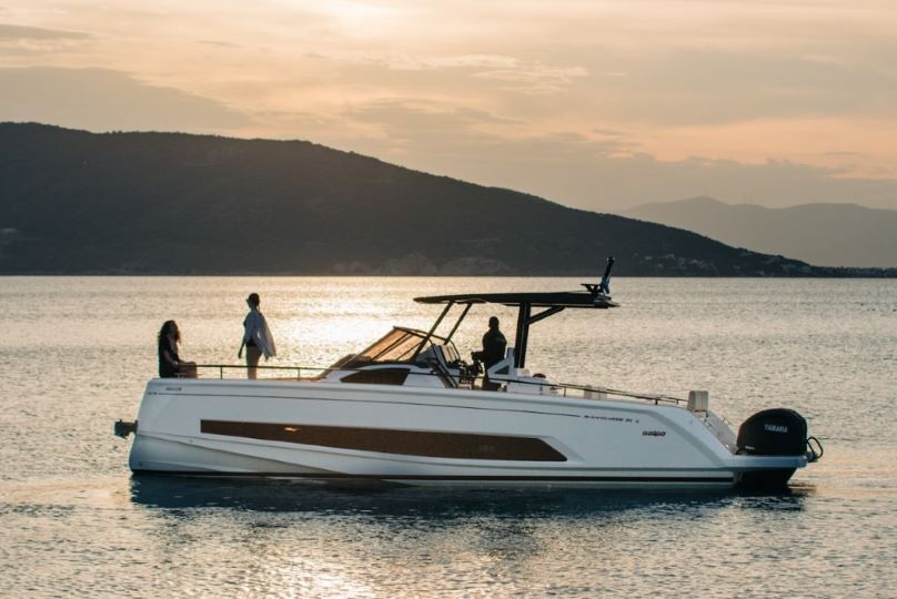 Salpa Avantgarde 35 luxury motorboat charter in Athens Riviera