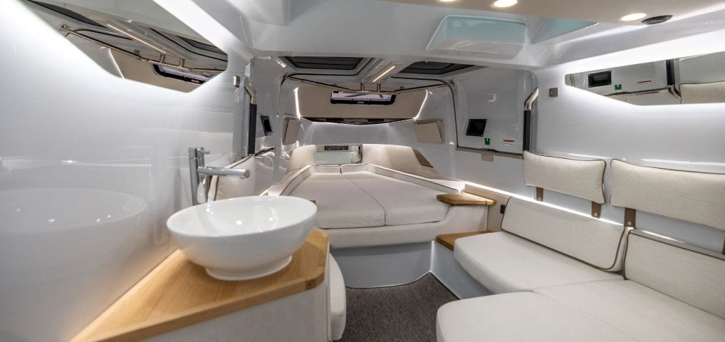 AX37_Front_Cabin