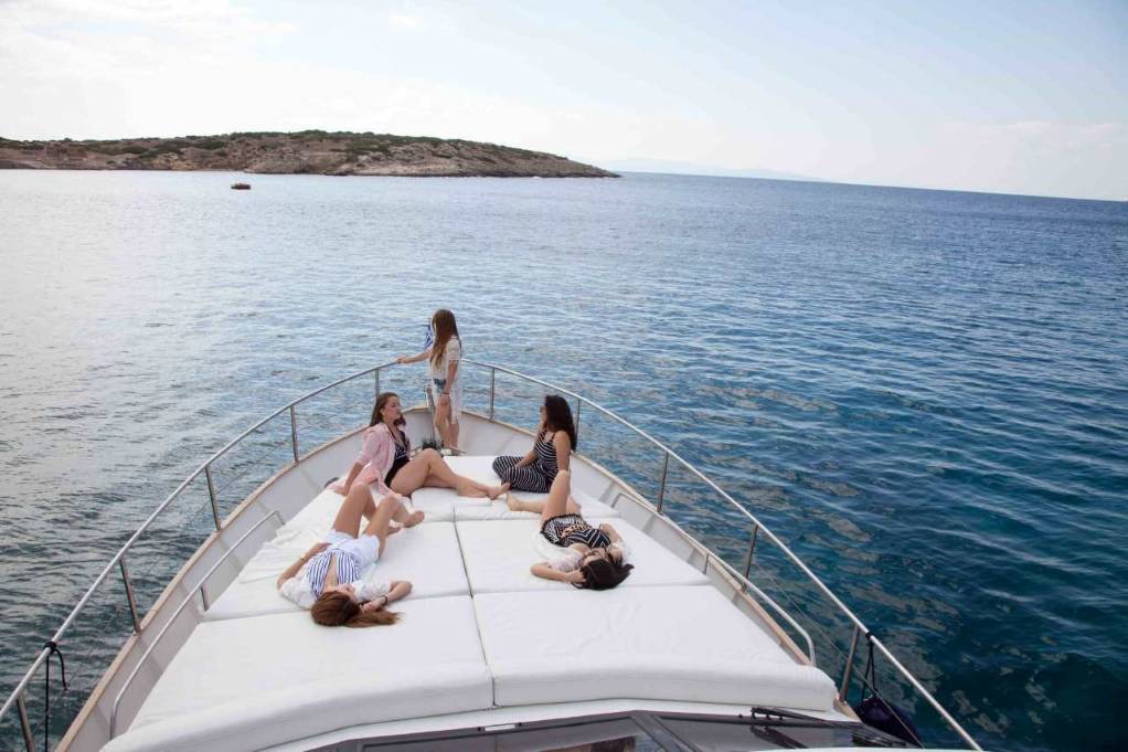 Yacht Rental in Athens capacity 23 guests -island hopping saronic gulf