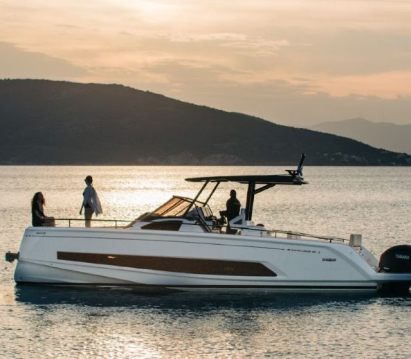Salpa Avantgarde 35 luxury motorboat charter in Athens Riviera